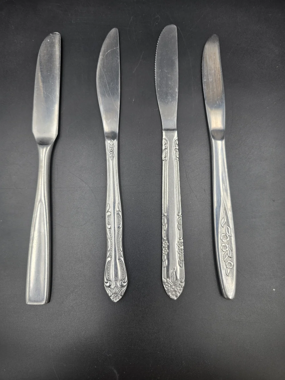 Stainless Steel Dinner Knives - Silver Finish (Set of 4)